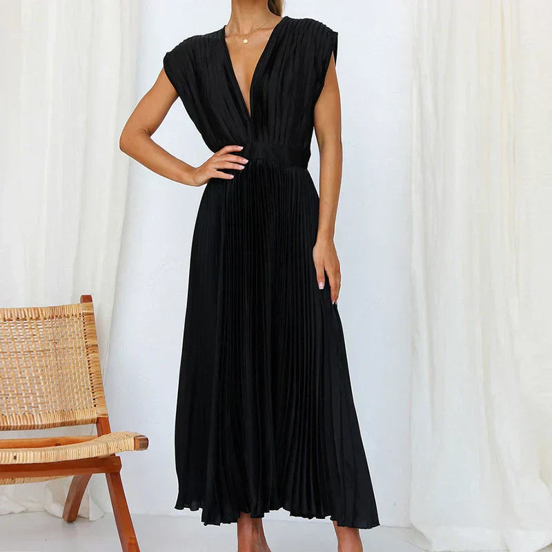 Charlotte™ | V-neck maxi dress with pleats